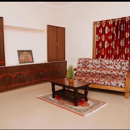 Sls Homestay - Luxury Ac Service Apartments 1Bhk, 2Bhk, 3Bhk - Direct Flyover To Alipiri Tirumala Gate - Walk To Ps4 Pure Veg Restaurants, Supermarkets - Near To National Highway & Padmavathi Amma Temple - Modular Kitchen, Living Room -Free Superfast Tirupati Exterior foto